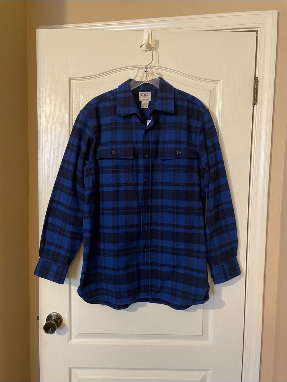 L.L.Bean Men’s Plaid Shirt M Blue Black 100% Cotton Flannel Traditional Fit NWT - Picture 2 of 9